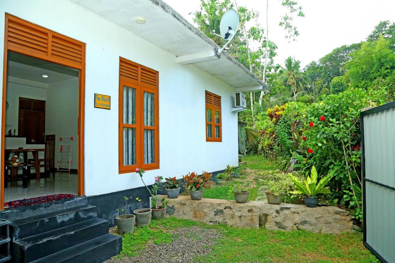 Global Lake Villa Хиккадува Экстерьер фото